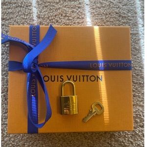 🦋LOUIS VUITTON Brass Lock and Key #306 🦋